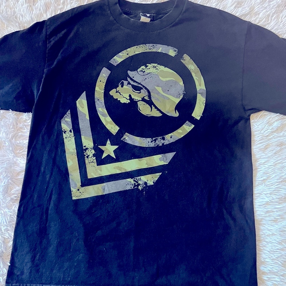 🎈5 items for $20 bundles Mens Medium short sleeve shirt “Metal Mulisha”